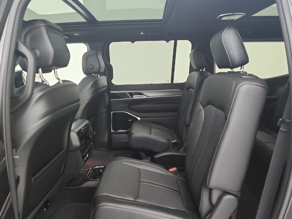 New 2026 Jeep Grand Wagoneer Limited AWD/4WD image 30