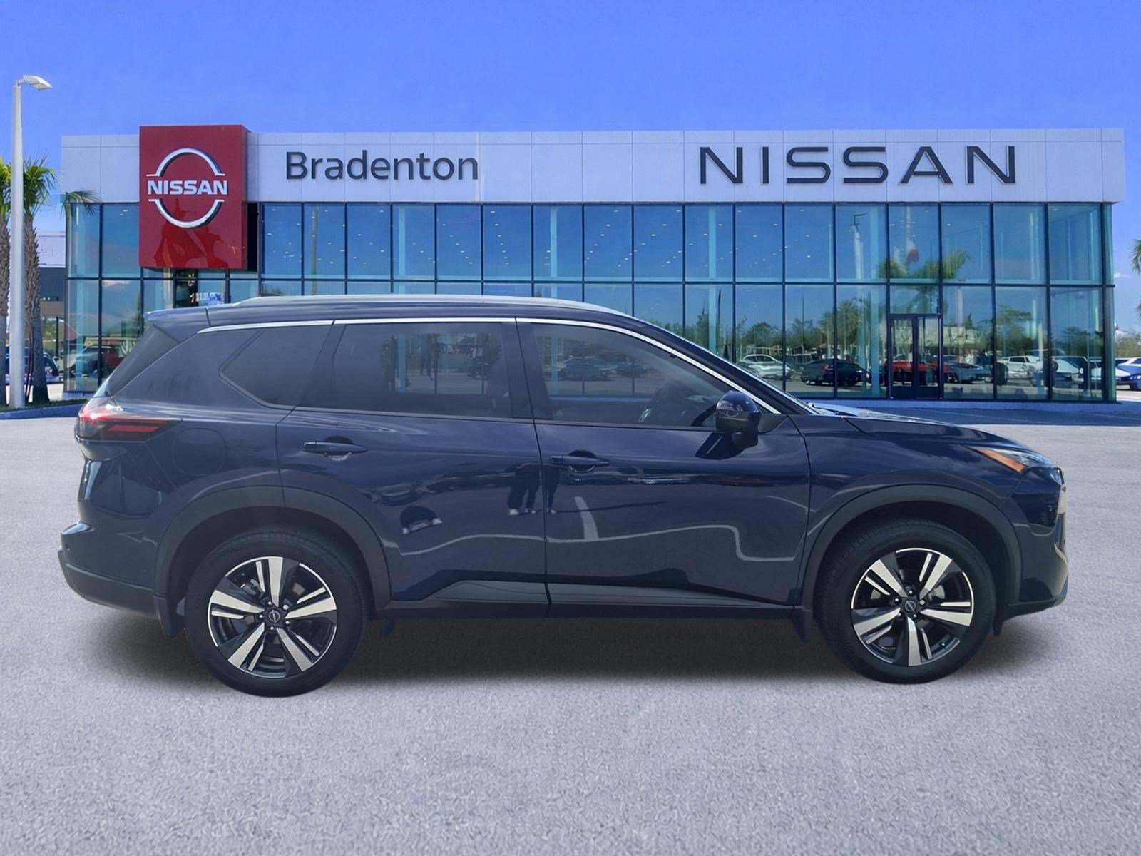 Certified 2024 Nissan Rogue SL w/ SL Premium Package FWD image 4