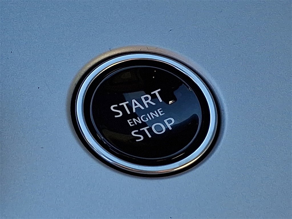 New 2025 Land Rover Range Rover SE image 11