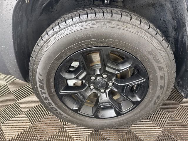 Used 2019 Jeep Cherokee Trailhawk AWD/4WD image 31