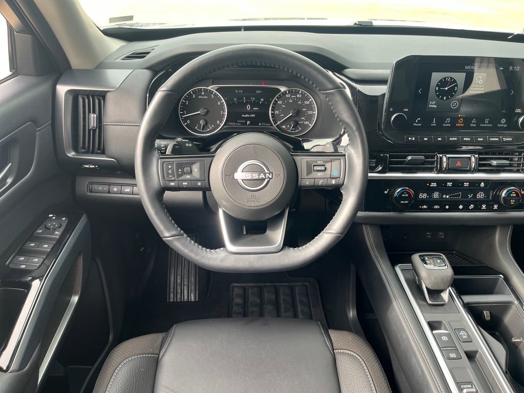 Used 2025 Nissan Pathfinder SL image 13