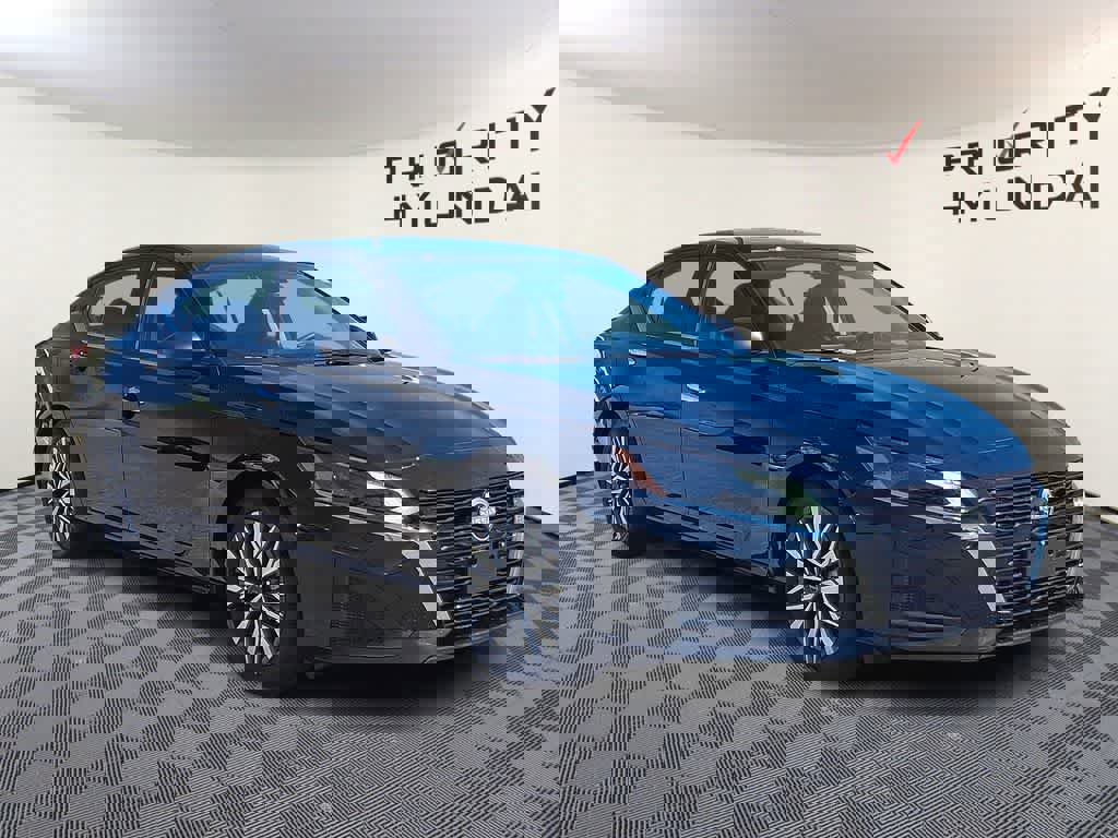 Used 2025 Nissan Altima 2.5 SV image 3