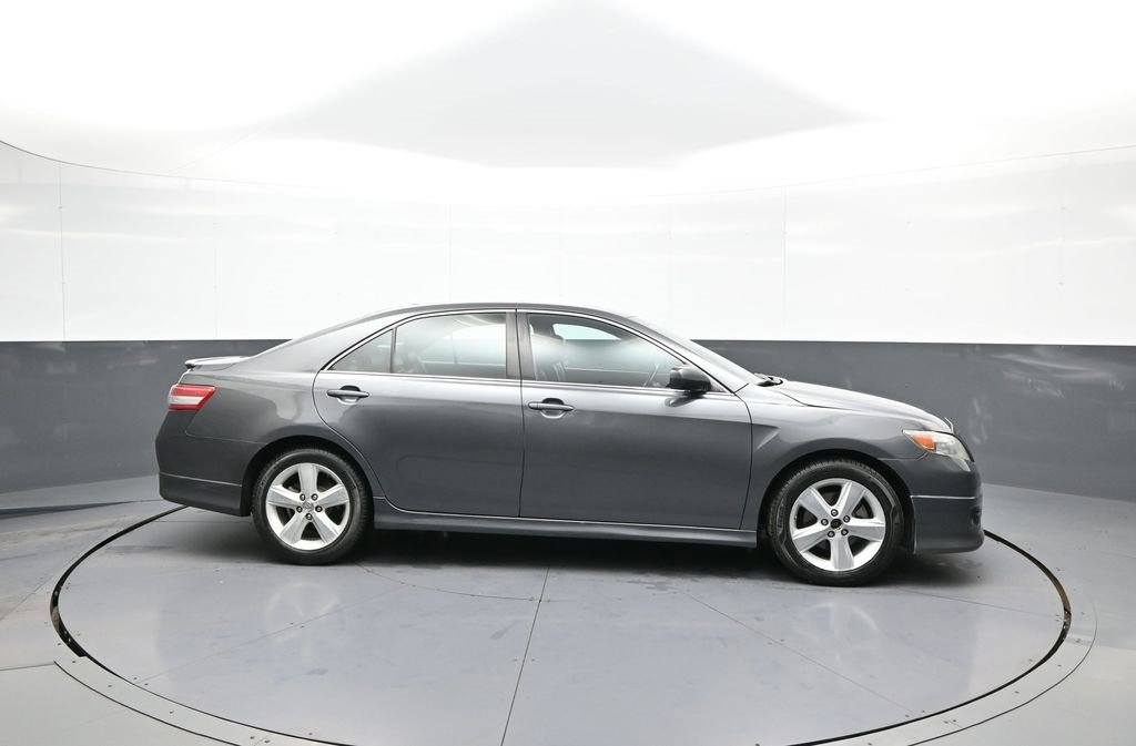 Used 2011 Toyota Camry SE image 5