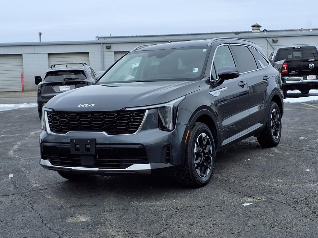 Used 2024 Kia Sorento S image 2