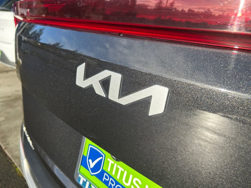 Used 2025 Kia Carnival FWD image 32