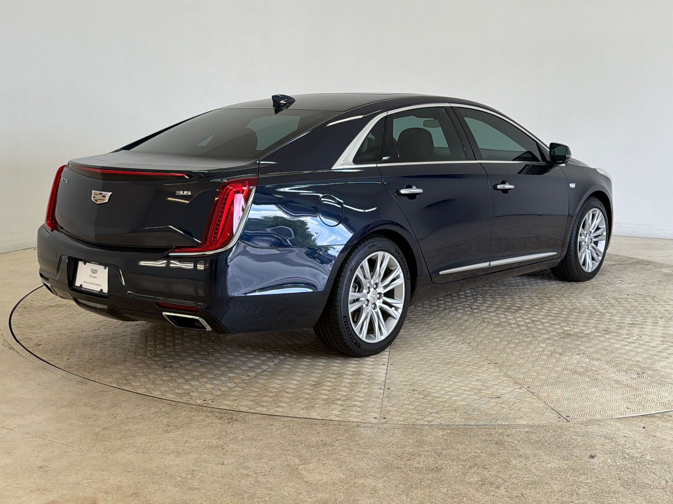 Used 2018 Cadillac XTS Luxury w/ Driver Awareness Package FWD image 9