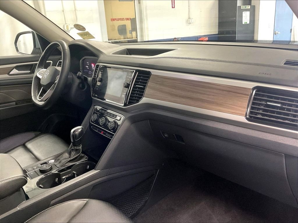 Used 2023 Volkswagen Atlas SEL AWD/4WD image 14