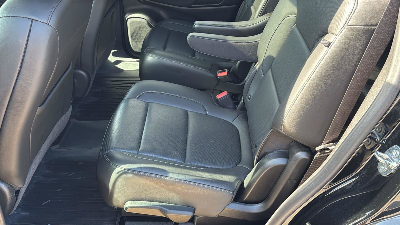 Certified 2023 GMC Acadia SLT w/ Technology Package FWD image 15