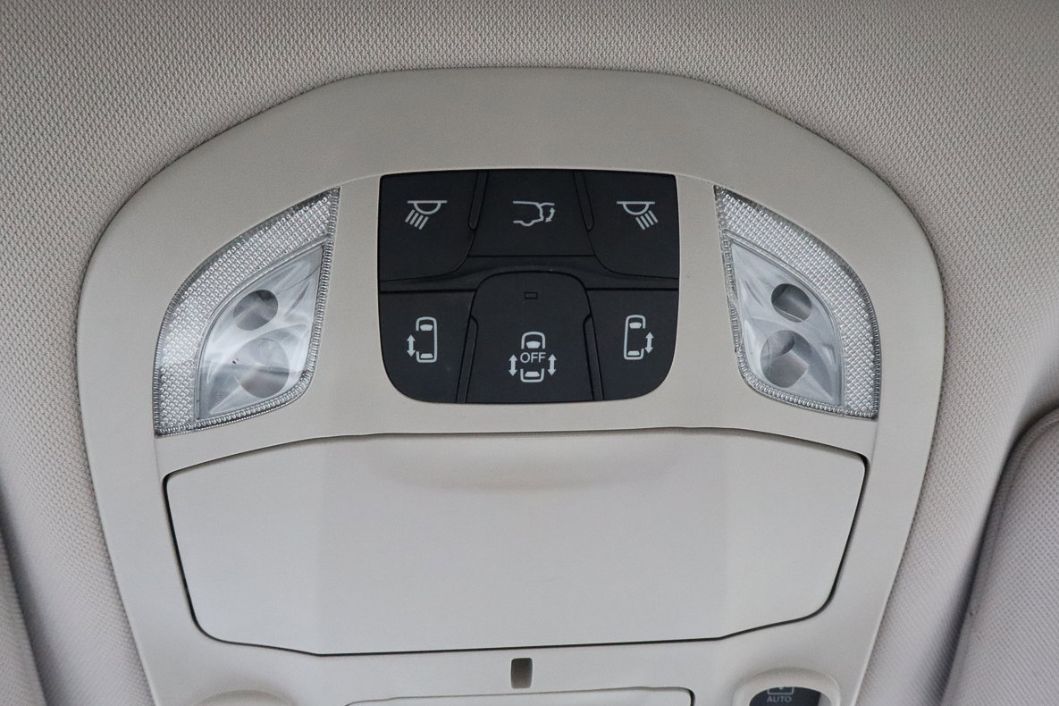 Used 2020 Chrysler Pacifica Limited image 32