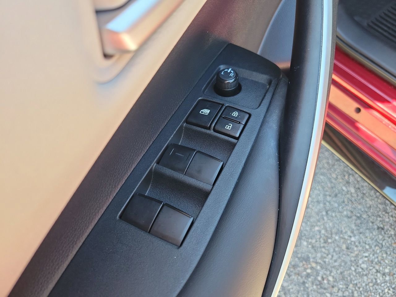 Used 2023 Toyota Corolla SE image 14