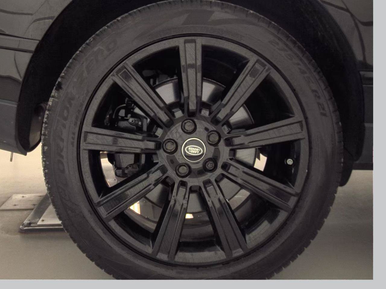 Used 2020 Land Rover Range Rover HSE AWD/4WD image 6