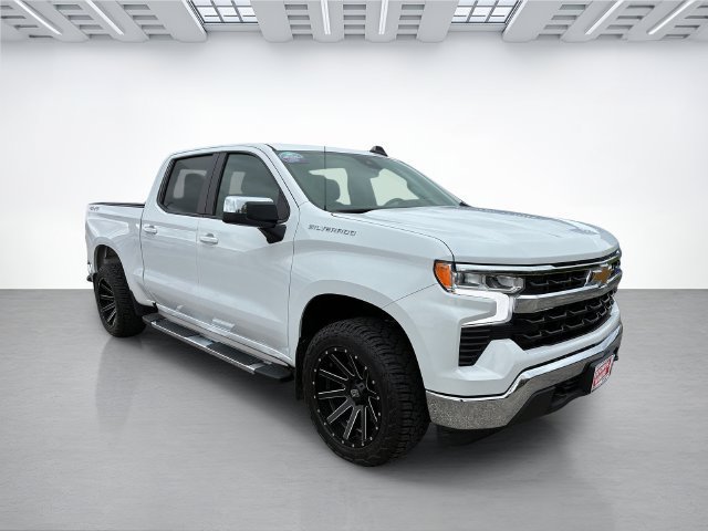 Used 2024 Chevrolet Silverado 1500 LT AWD/4WD image 2
