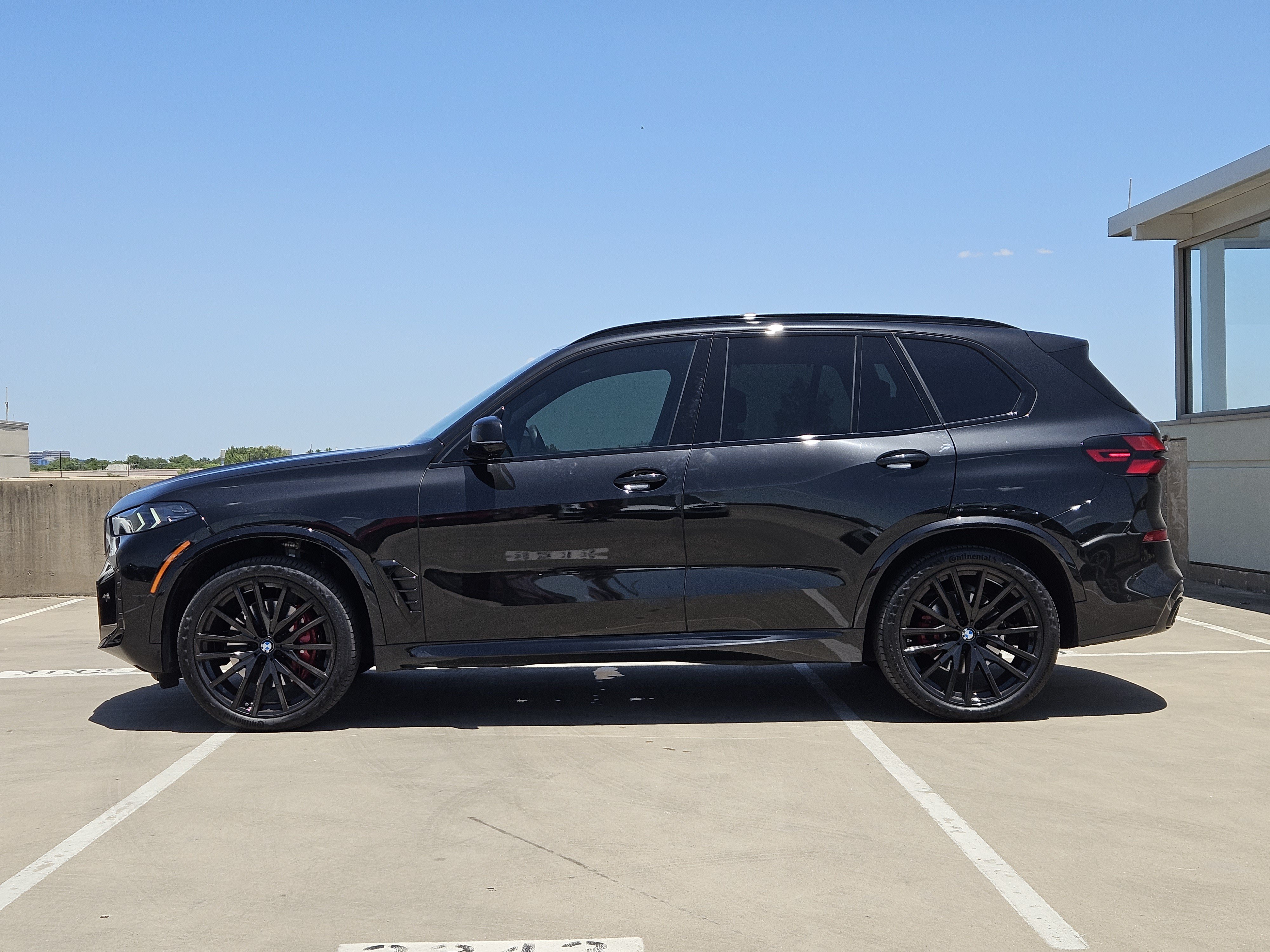 Used 2026 BMW X5 xDrive40i w/ M Sport Package AWD/4WD image 2