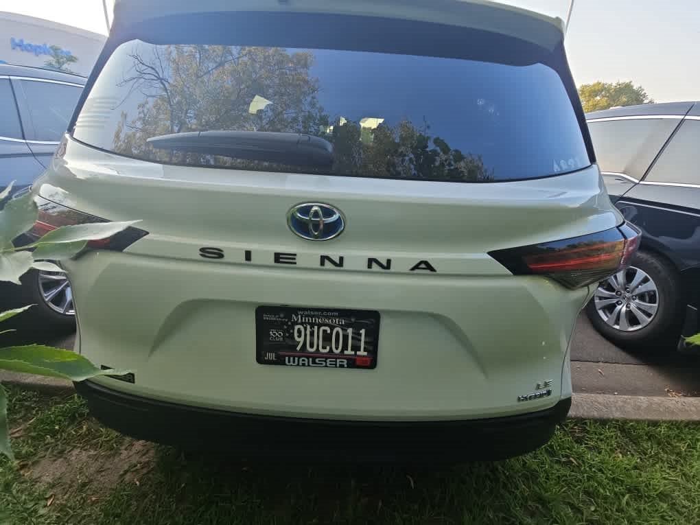 Used 2021 Toyota Sienna LE FWD image 5