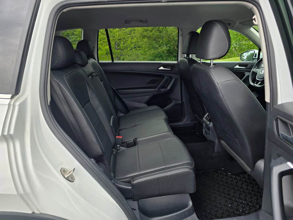 Used 2020 Volkswagen Tiguan SE image 41
