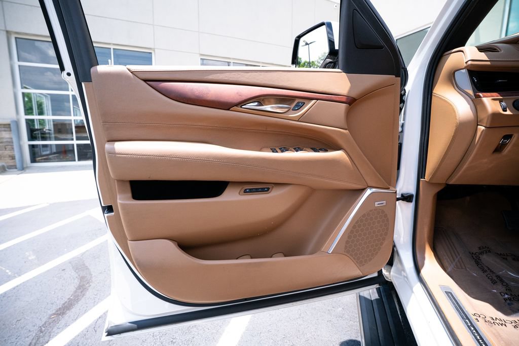Used 2017 Cadillac Escalade Platinum AWD/4WD image 25