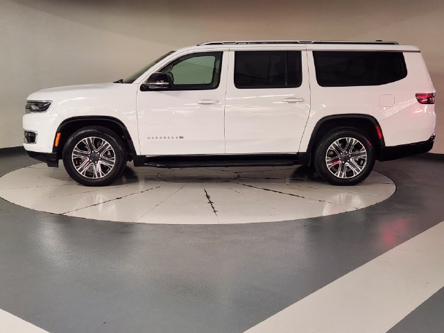 Used 2024 Jeep Wagoneer L Series II w/ Flexible Seating Group RWD image 5