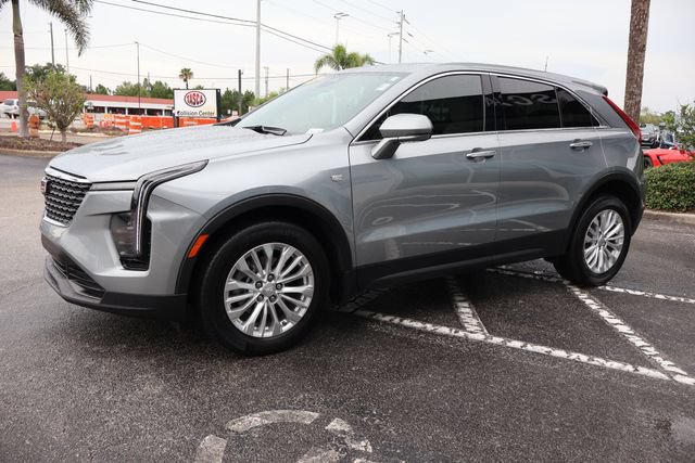 Used 2024 Cadillac XT4 Luxury w/ Cold Weather Package FWD image 3