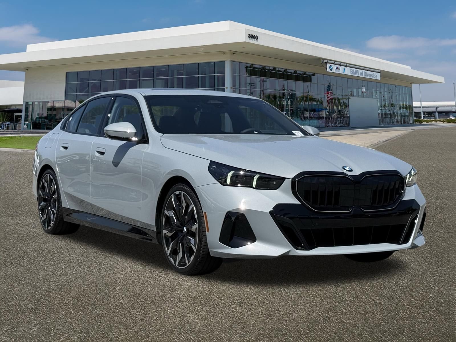New 2026 BMW 540i xDrive w/ M Sport Package AWD/4WD image 2