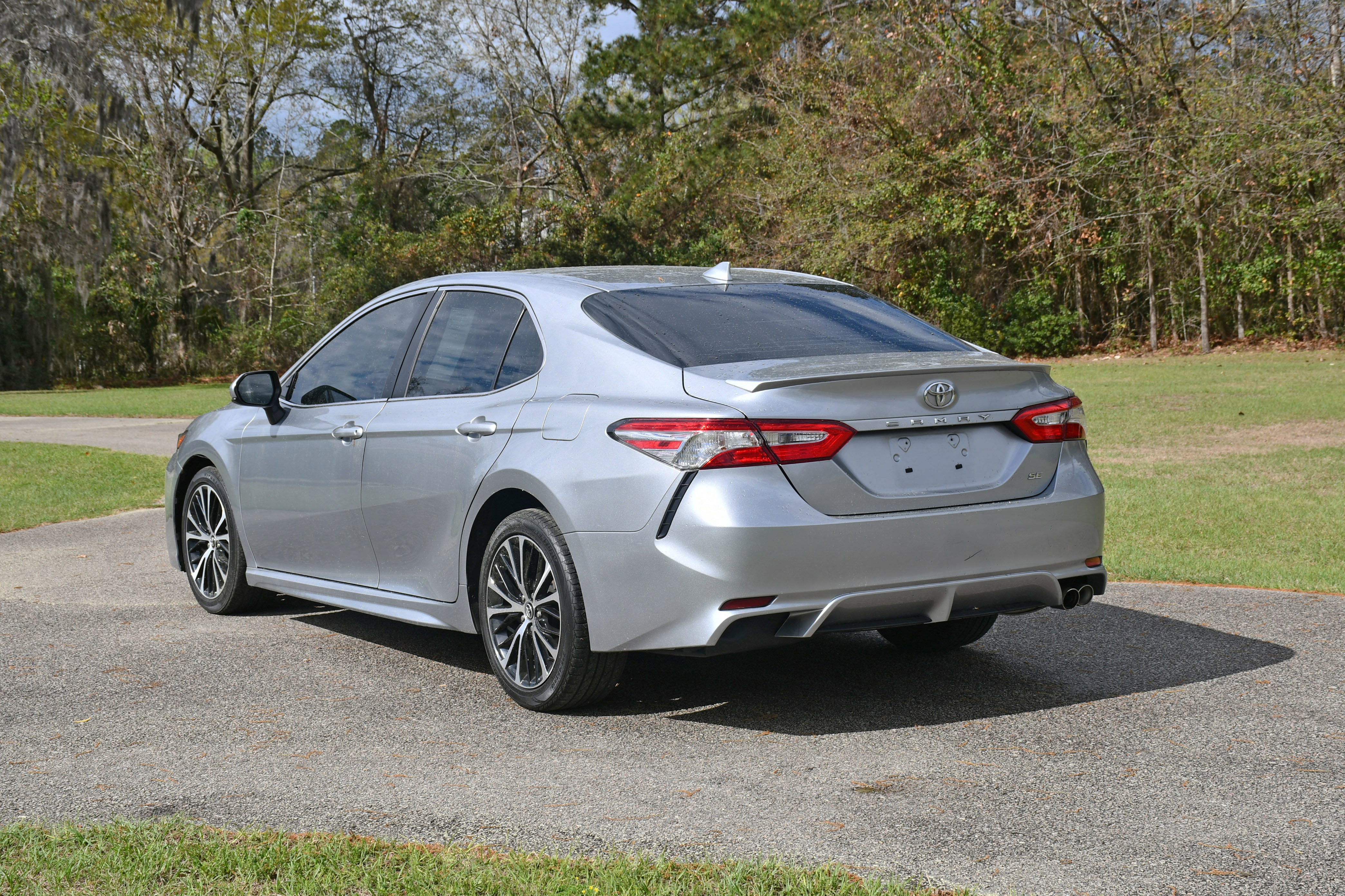 Used 2020 Toyota Camry SE image 3