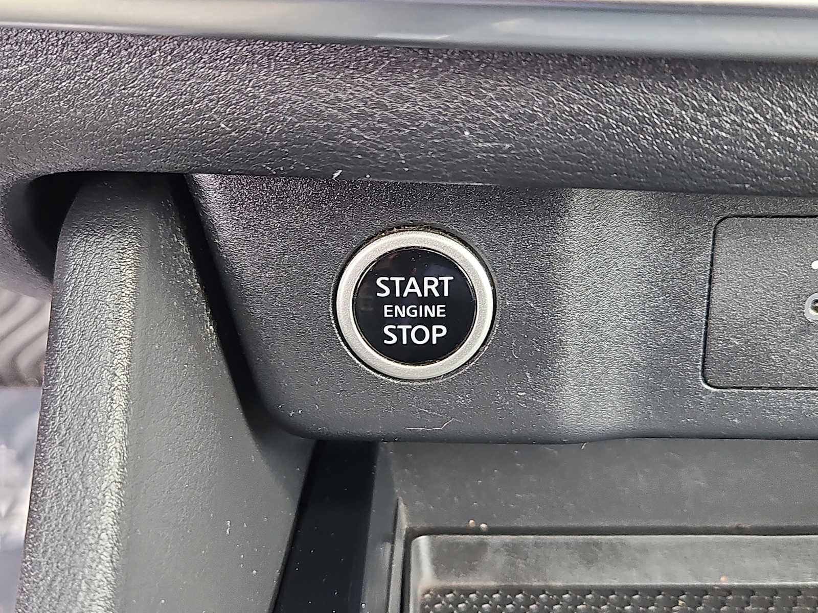 Used 2022 Nissan Rogue SV w/ SV Premium Package image 19