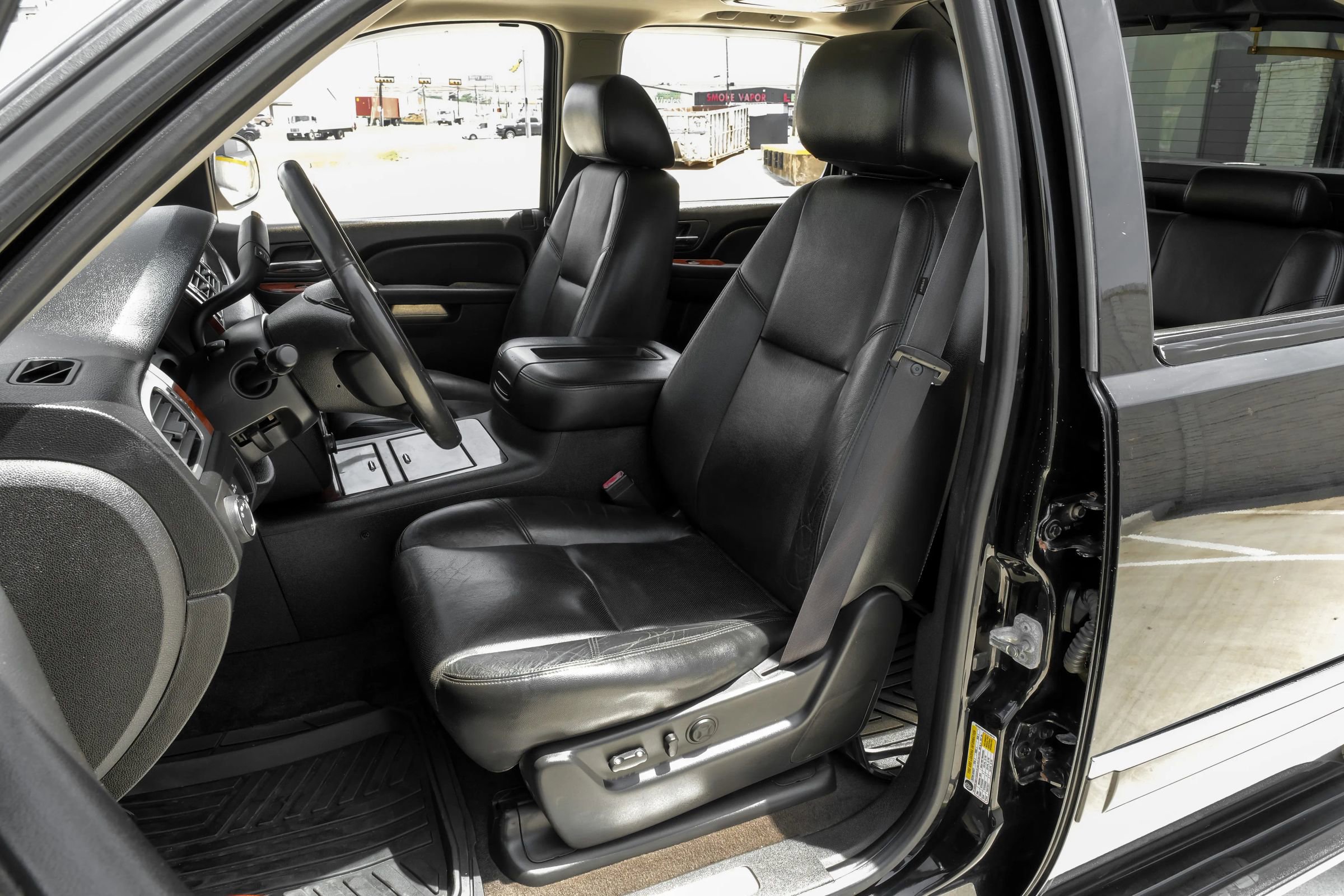 Used 2012 Chevrolet Avalanche LTZ RWD image 31