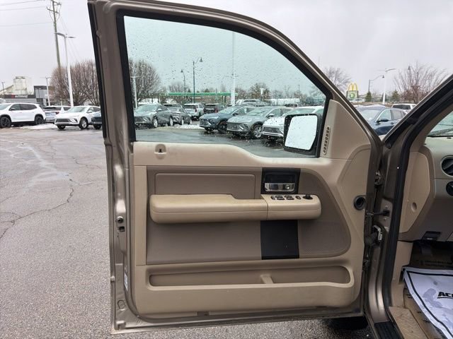 Used 2005 Ford F150 XLT image 26