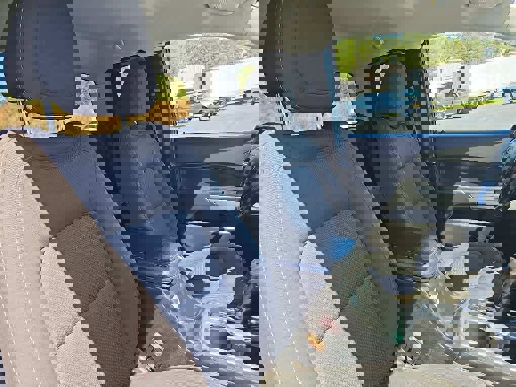 Used 2020 Chevrolet Colorado LT w/ Safety Package RWD image 20