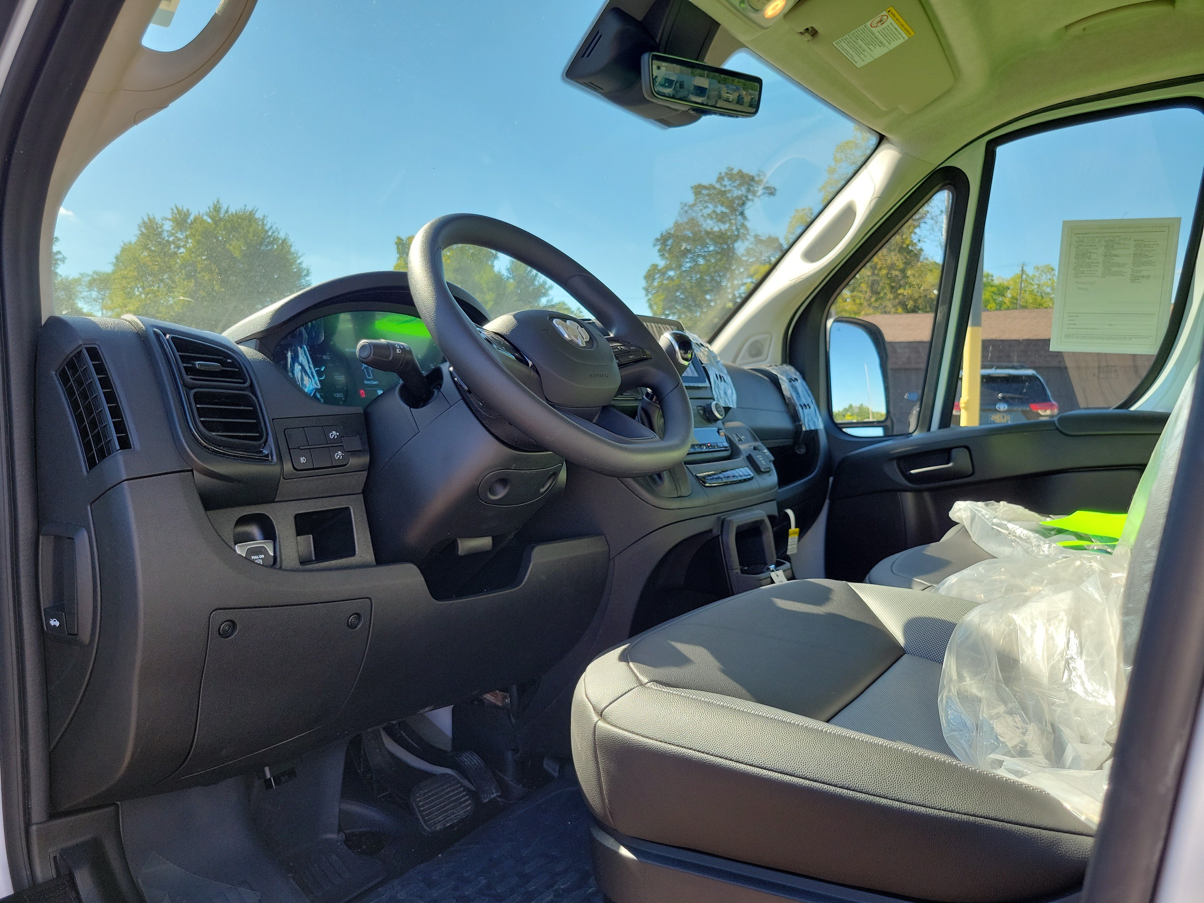 Used 2025 RAM ProMaster 2500 w/ Safety Group FWD image 6