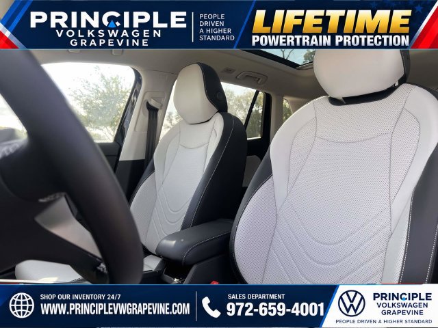 New 2027 Volkswagen Tiguan SE FWD image 12
