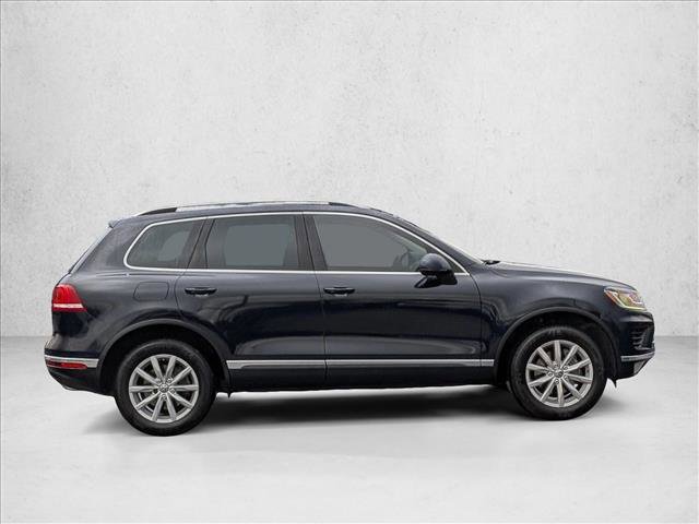 Used 2017 Volkswagen Touareg Sport image 4