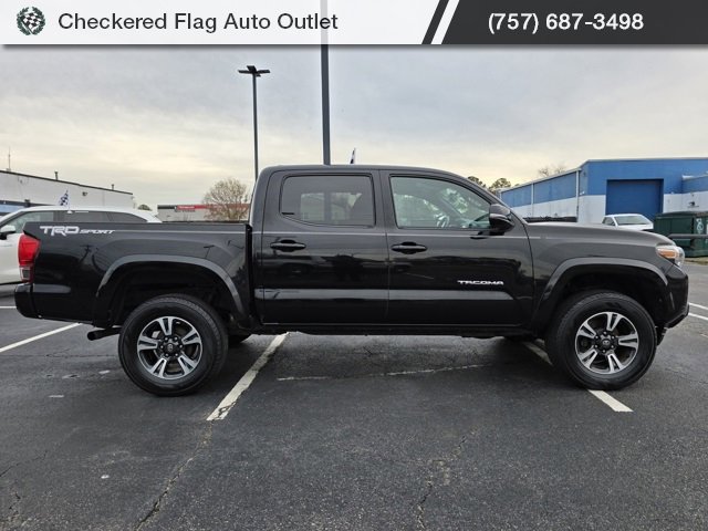 Used 2016 Toyota Tacoma TRD Sport image 9