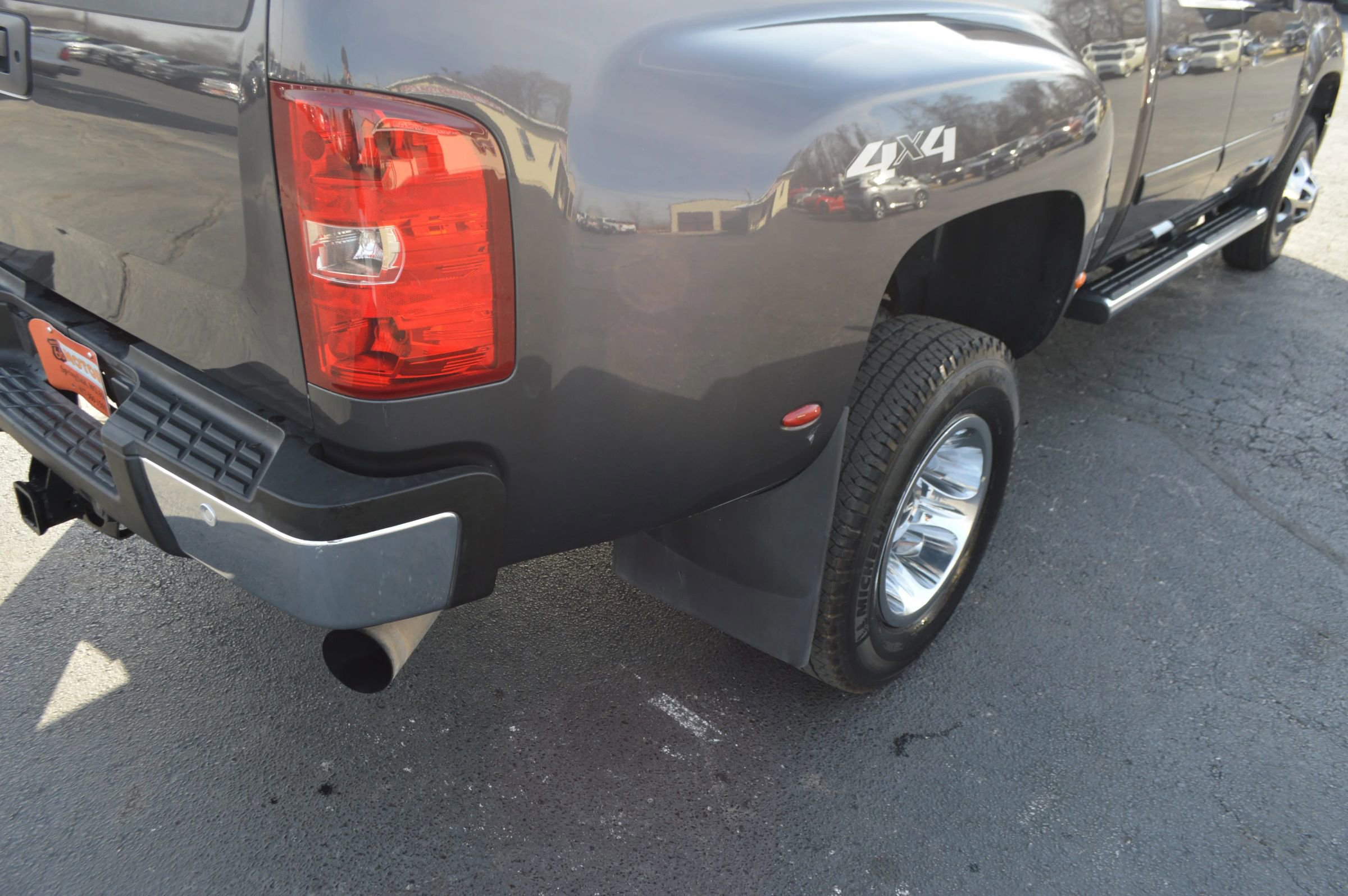 Used 2011 GMC Sierra 3500 SLT w/ SLT Convenience Package image 8