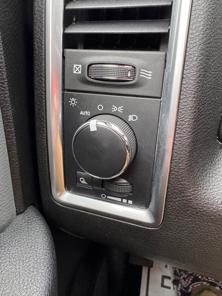 Used 2024 RAM 1500 Classic SLT image 21