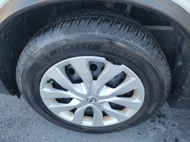 Used 2017 Nissan Rogue S image 28