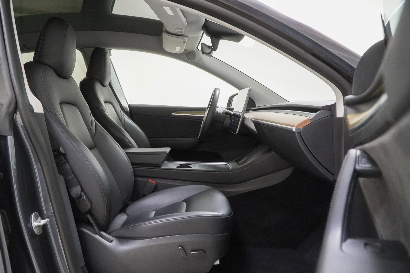 Used 2023 Tesla Model Y Long Range image 37