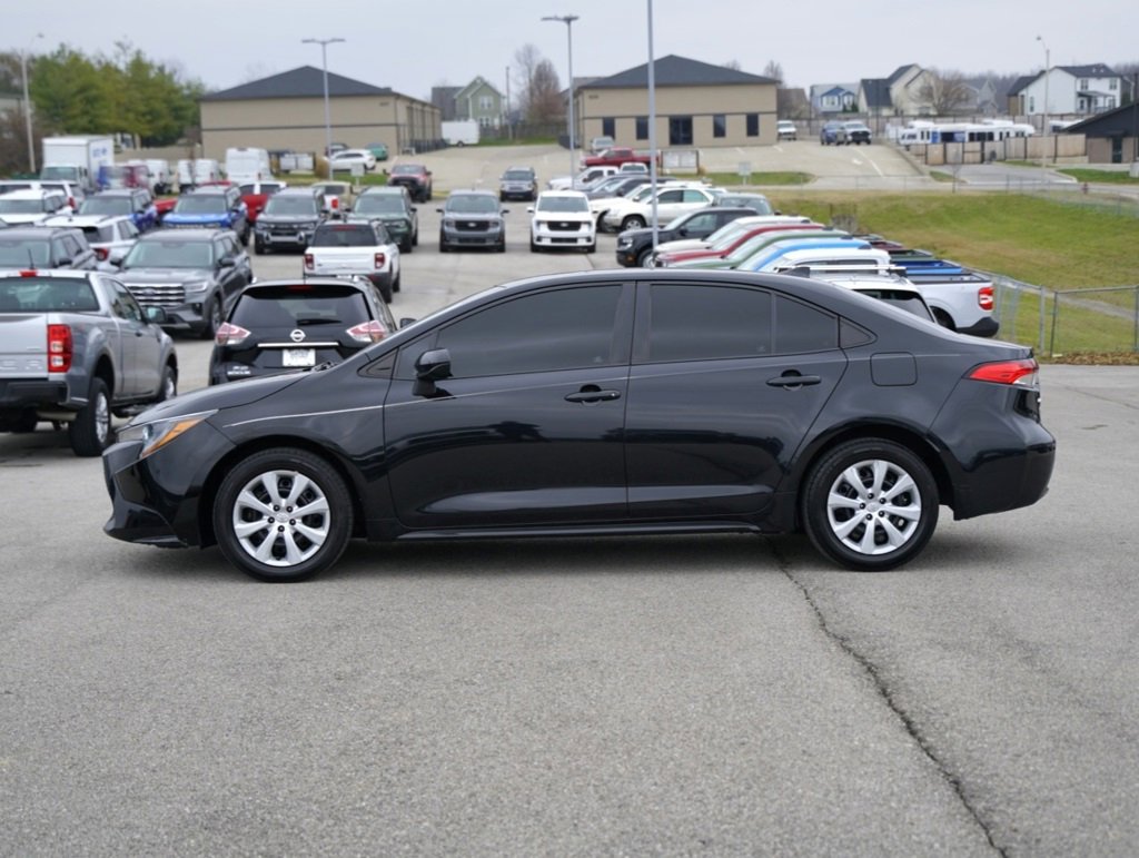 Used 2022 Toyota Corolla LE image 9