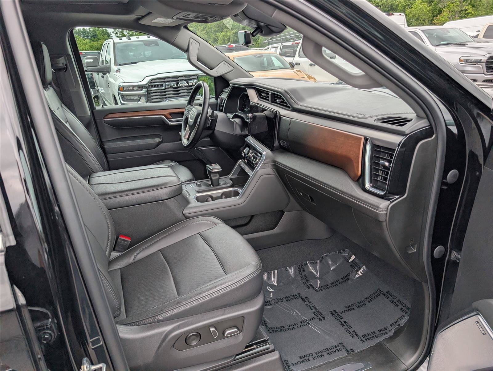 Used 2023 GMC Sierra 1500 Denali w/ Denali Reserve Package AWD/4WD image 10