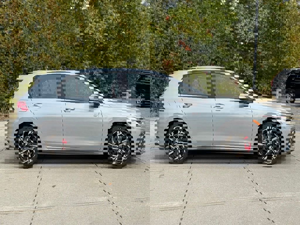 New 2025 Volkswagen GTI SE image 5