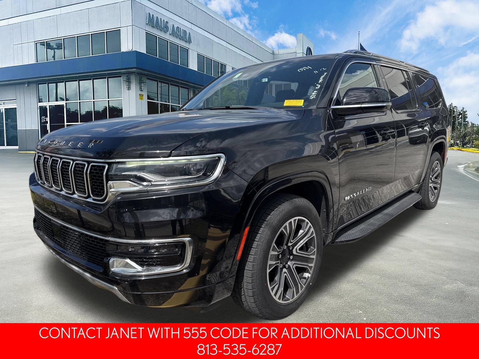 Used 2023 Jeep Wagoneer L Series II AWD/4WD image 3