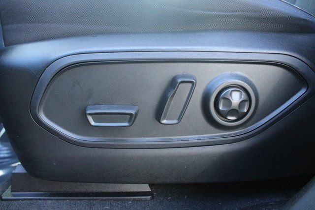 Used 2024 Jeep Grand Cherokee Laredo image 13