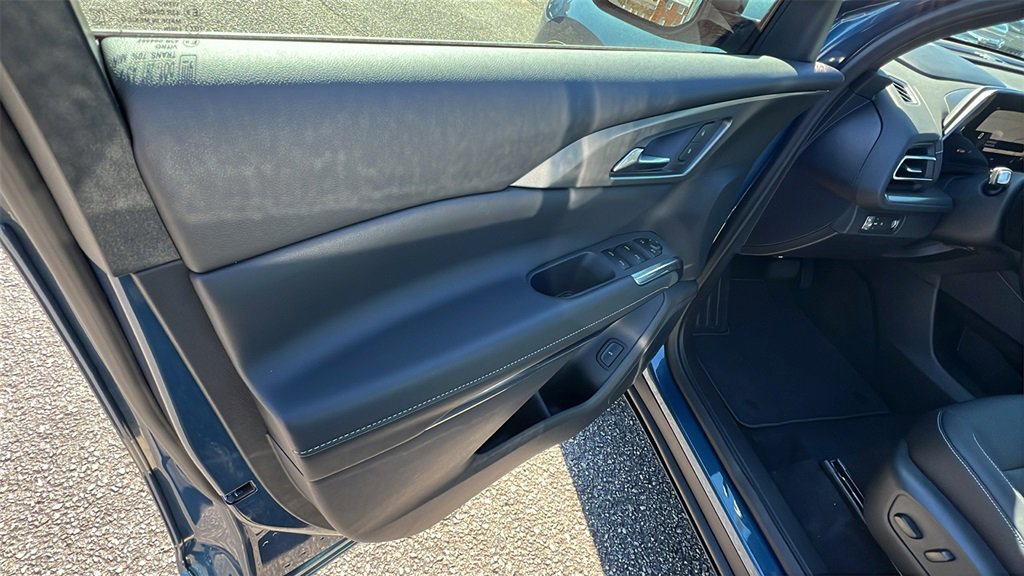 New 2026 Chevrolet Traverse LT w/ Midnight/Sport Edition image 11