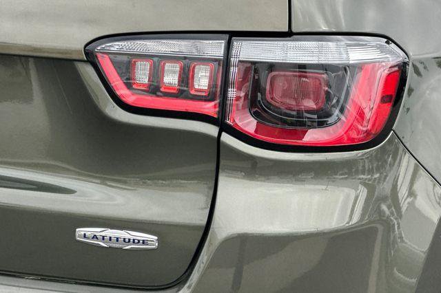 Used 2017 Jeep Compass Latitude FWD image 26