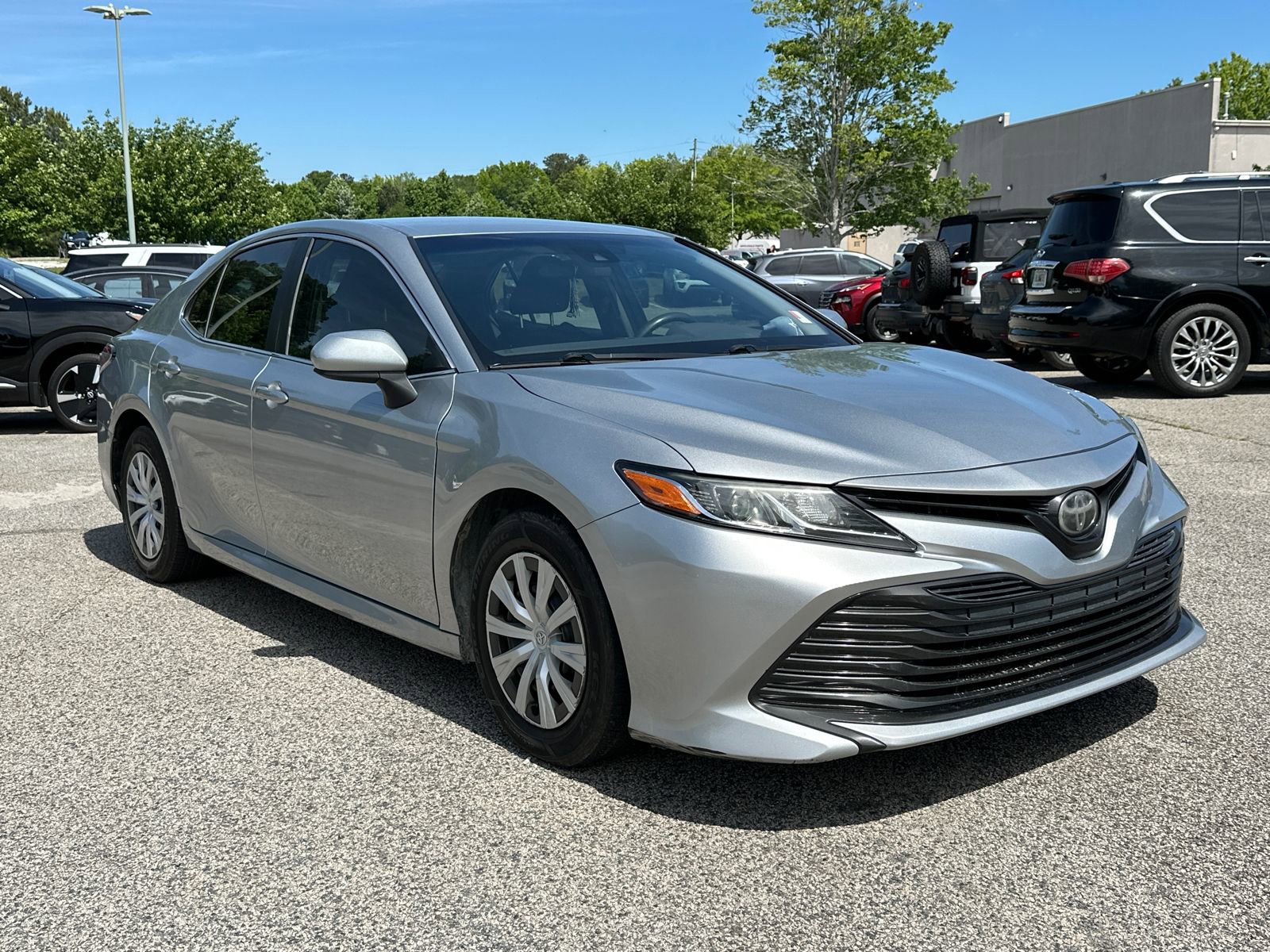 Used 2018 Toyota Camry FWD image 3