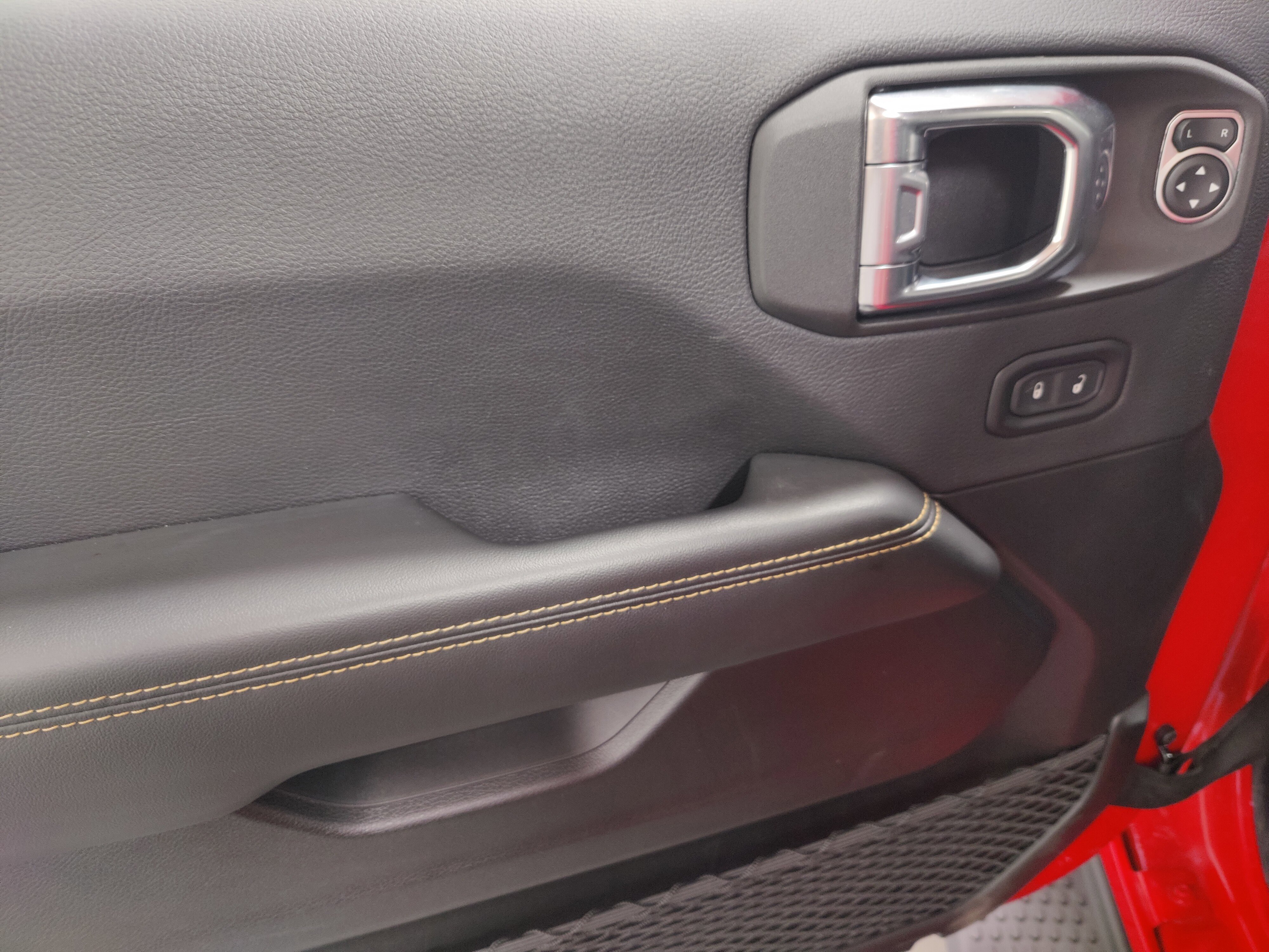 Used 2025 Jeep Wrangler Unlimited Sahara image 22