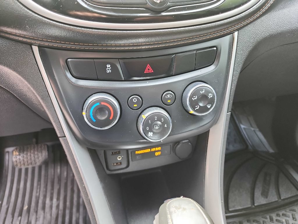 Used 2017 Chevrolet Trax LS FWD image 19