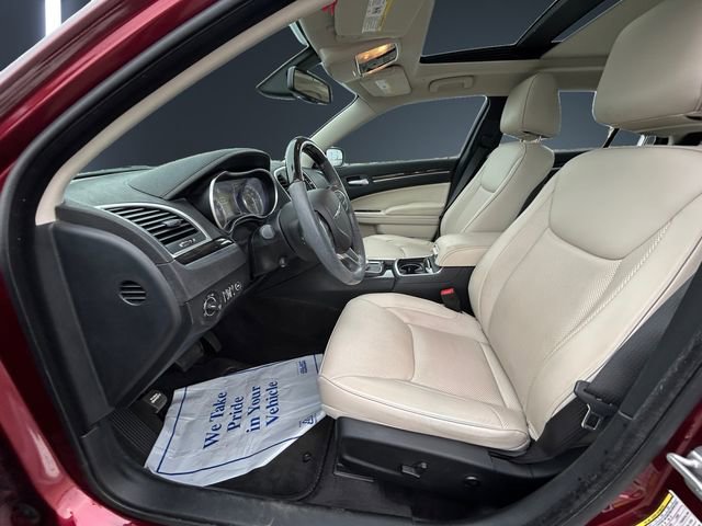 Used 2017 Chrysler 300 C image 9