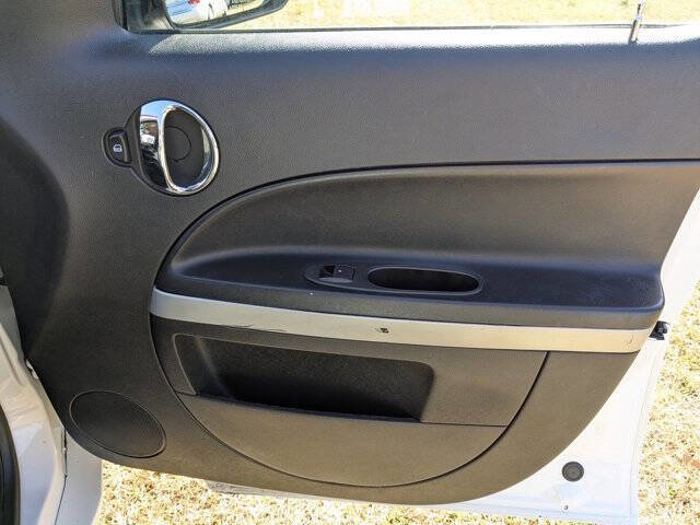 Used 2010 Chevrolet HHR LS image 27