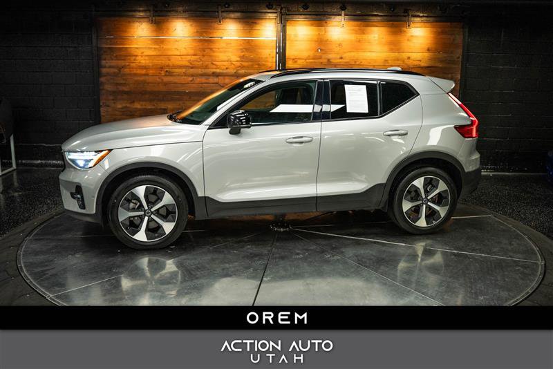 Used 2023 Volvo XC40 B4 Ultimate image 1