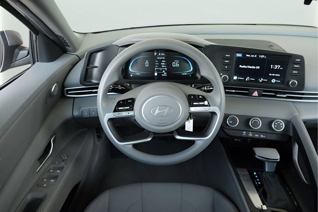 Used 2025 Hyundai Elantra SE FWD image 24
